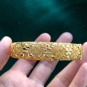 Gold plated openable bangle 8” around jewellery